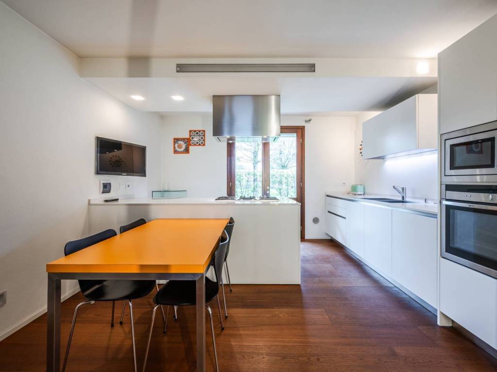 casa indipendente in vendita a Reggio nell'Emilia