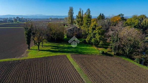 casale in vendita a Reggio nell'Emilia in zona Castellazzo