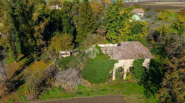 casale in vendita a Reggio nell'Emilia in zona Castellazzo