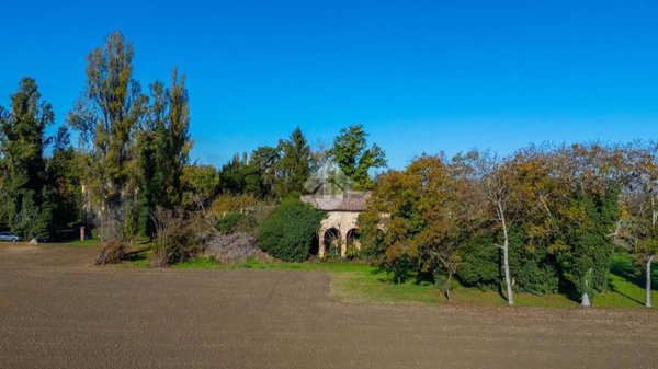 casale in vendita a Reggio nell'Emilia in zona Castellazzo
