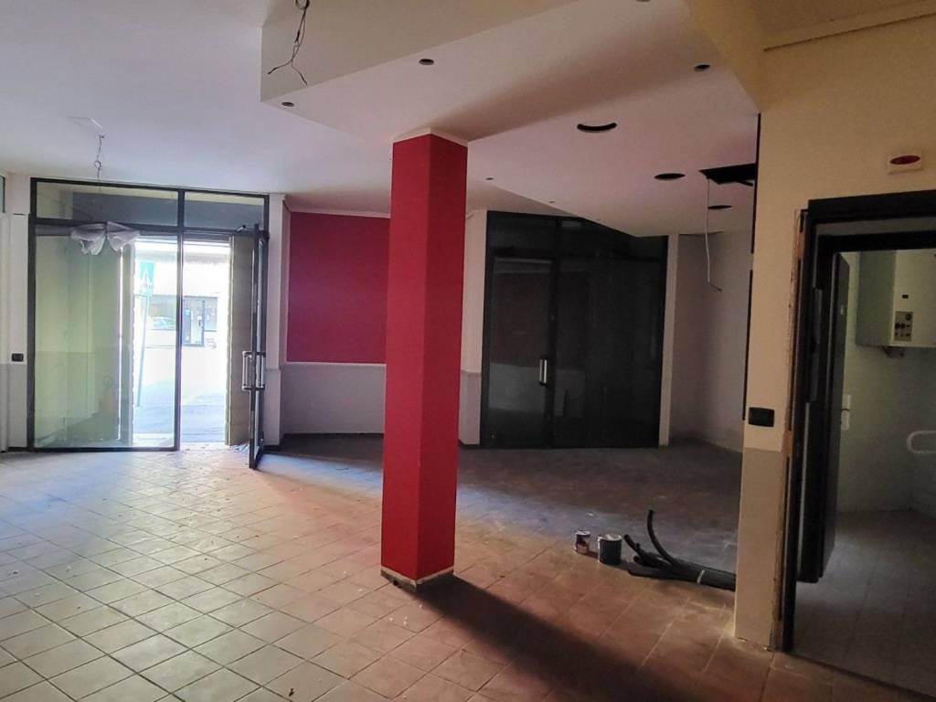 negozio in vendita a Reggio nell'Emilia in zona Città Storica