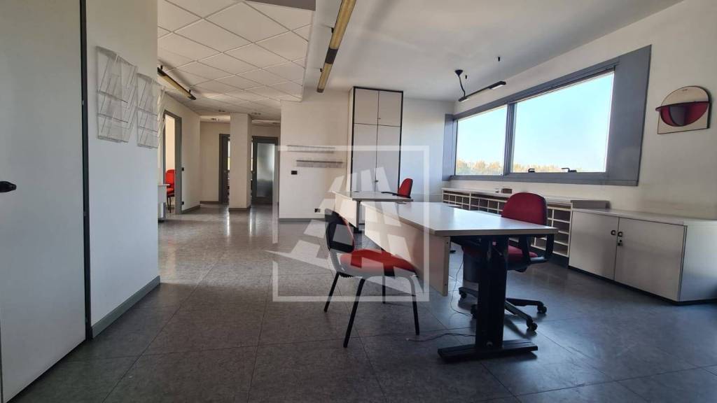 ufficio in vendita a Reggio nell'Emilia in zona Santa Croce
