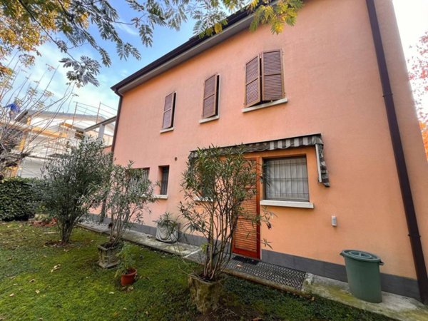 casa indipendente in vendita a Reggio nell'Emilia in zona San Prospero Strinati