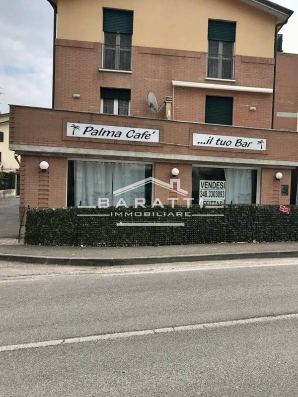 negozio in vendita a Reggio nell'Emilia in zona Roncocesi
