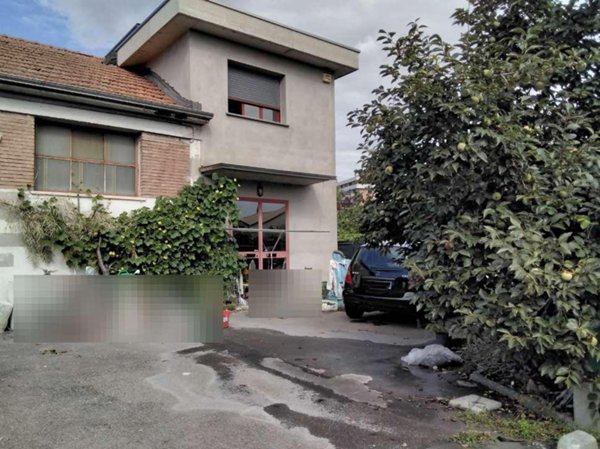 casa indipendente in vendita a Reggio nell'Emilia in zona Città Storica