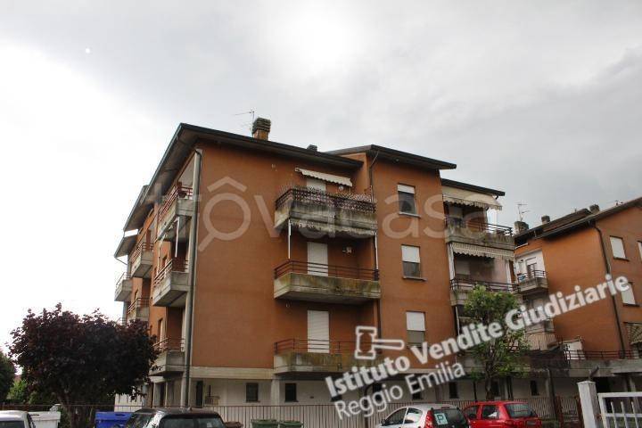 appartamento in vendita a Reggio nell'Emilia in zona Pratofontana