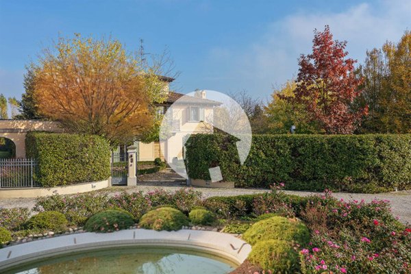 casa indipendente in vendita a Reggio nell'Emilia in zona Roncadella