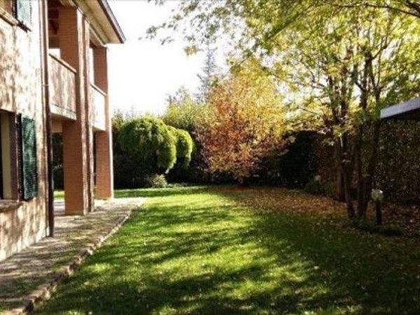 casa indipendente in vendita a Reggio nell'Emilia in zona Città Storica