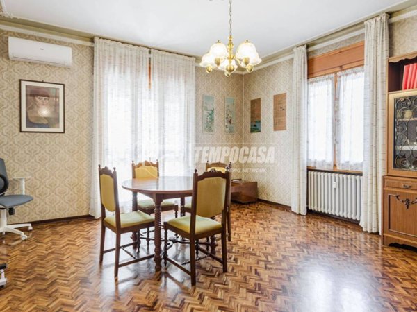 appartamento in vendita a Reggio nell'Emilia in zona Città Storica