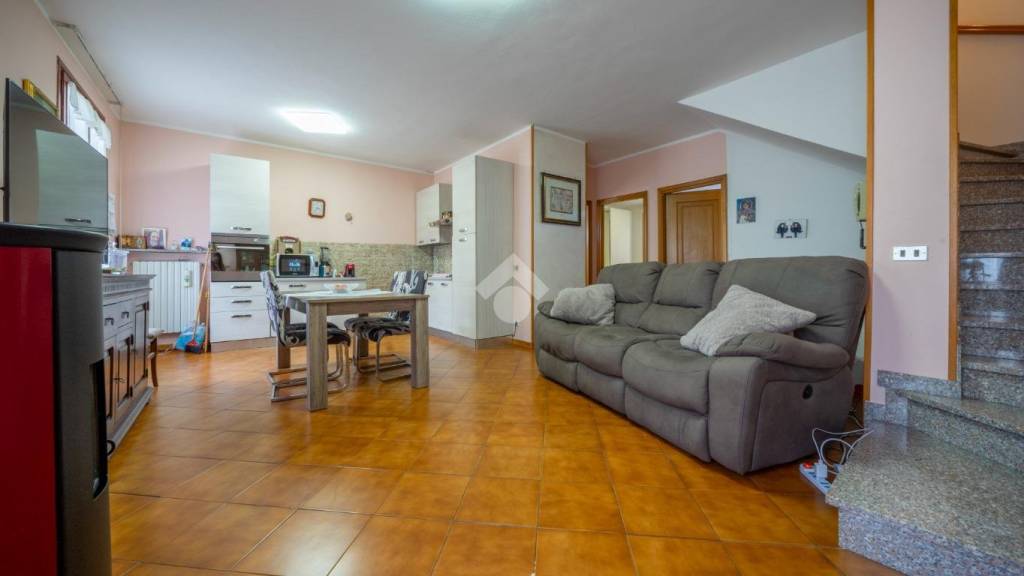 casa indipendente in vendita a Reggio nell'Emilia in zona Baragalla