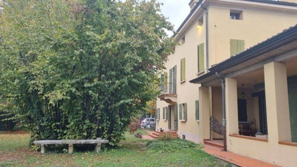 casa indipendente in vendita a Reggio nell'Emilia in zona Città Storica