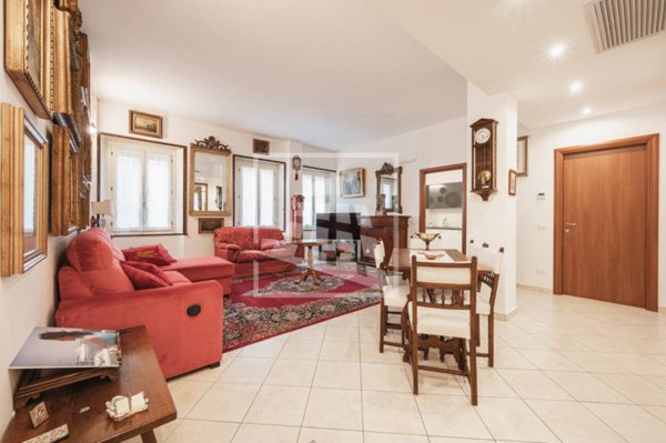 appartamento in vendita a Reggio nell'Emilia in zona Città Storica