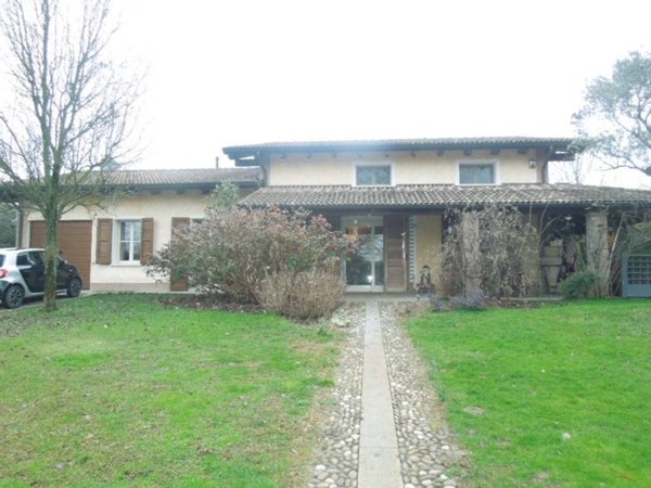 casa indipendente in vendita a Reggio nell'Emilia