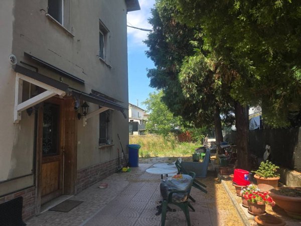 casa indipendente in vendita a Reggio nell'Emilia
