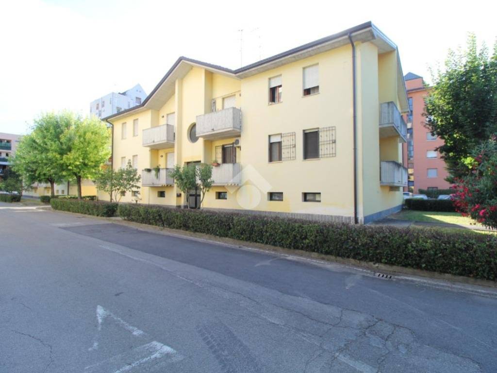 appartamento in vendita a Reggio nell'Emilia in zona Pieve Modolena