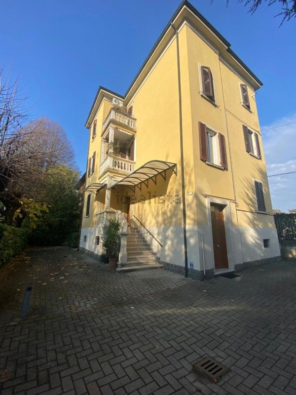 appartamento in vendita a Reggio nell'Emilia in zona Città Storica