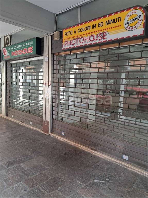negozio in vendita a Reggio nell'Emilia in zona Città Storica