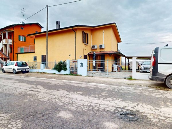 casa indipendente in vendita a Reggio nell'Emilia in zona Marmirolo