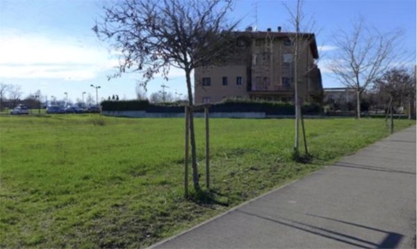 terreno edificabile in vendita a Reggio nell'Emilia in zona Tribunale