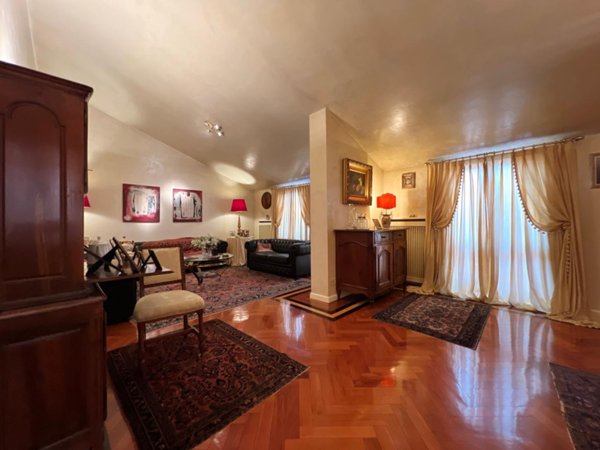 appartamento in vendita a Reggio nell'Emilia in zona Città Storica