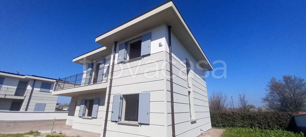 casa indipendente in vendita a Reggio nell'Emilia in zona Orologio