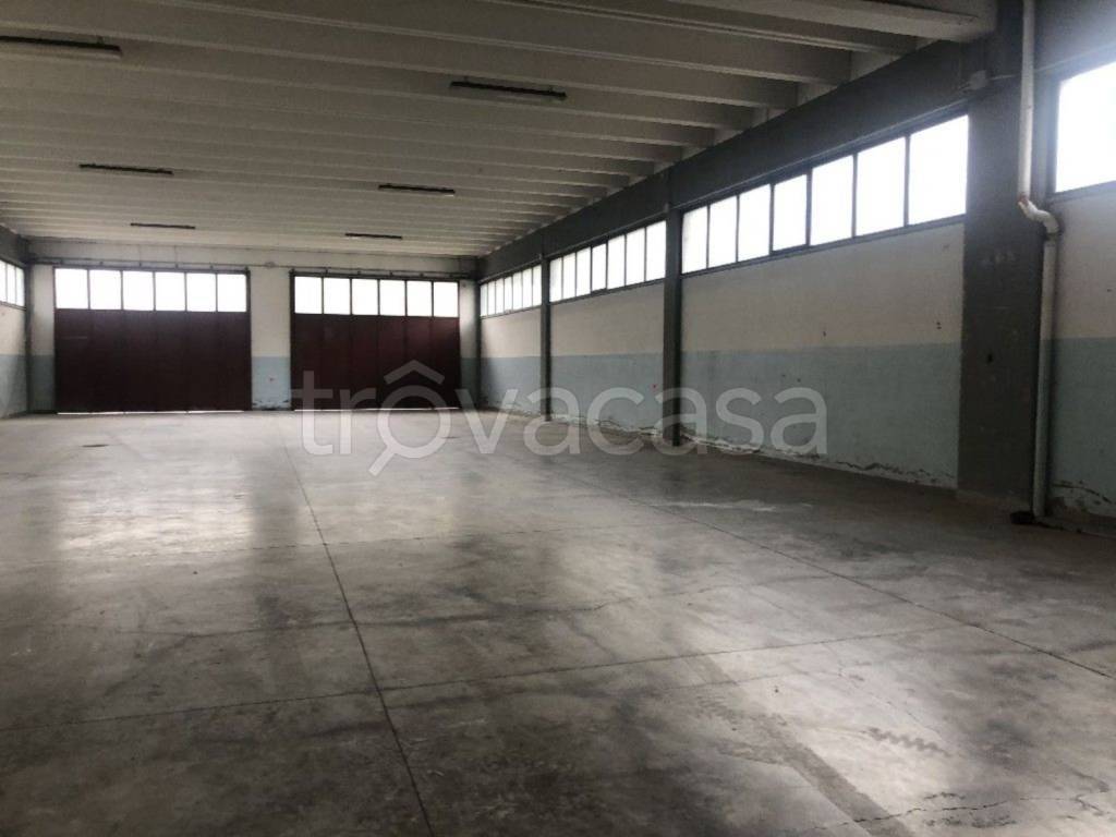 locale commerciale in vendita a Reggio nell'Emilia in zona Rivalta