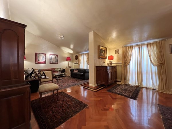 appartamento in vendita a Reggio nell'Emilia in zona Città Storica