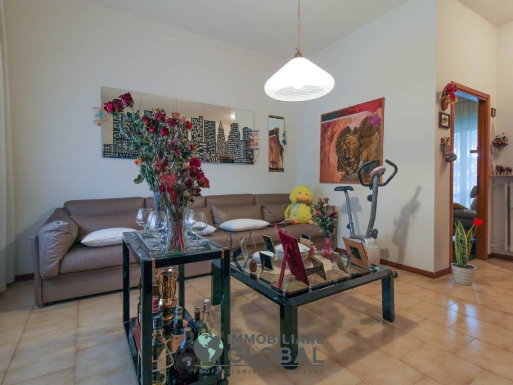 casa indipendente in vendita a Reggio nell'Emilia in zona Città Storica