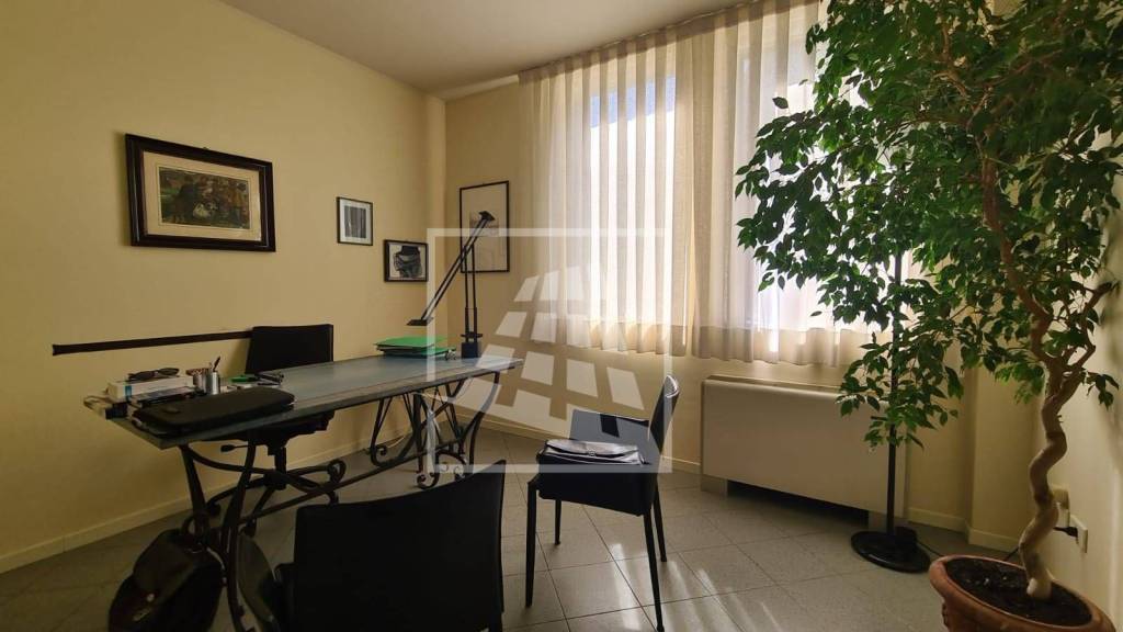 appartamento in vendita a Reggio nell'Emilia in zona Tribunale