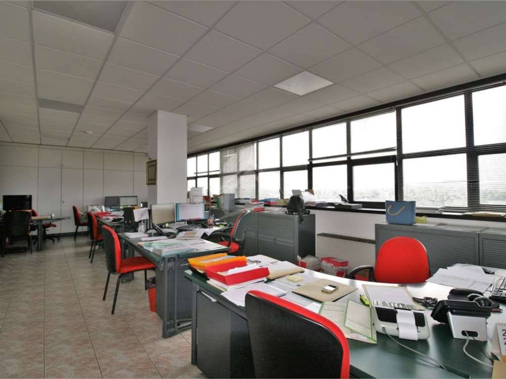 ufficio in vendita a Reggio nell'Emilia in zona Tribunale