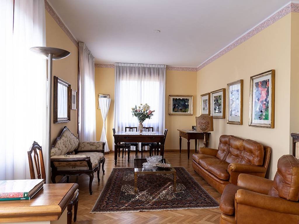 appartamento in vendita a Reggio nell'Emilia in zona Città Storica