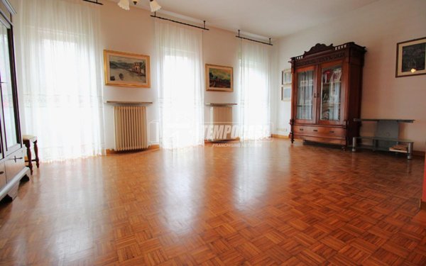 casa indipendente in vendita a Reggio nell'Emilia in zona Città Storica