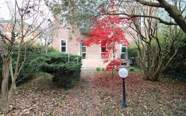 casa indipendente in vendita a Reggio nell'Emilia in zona Città Storica