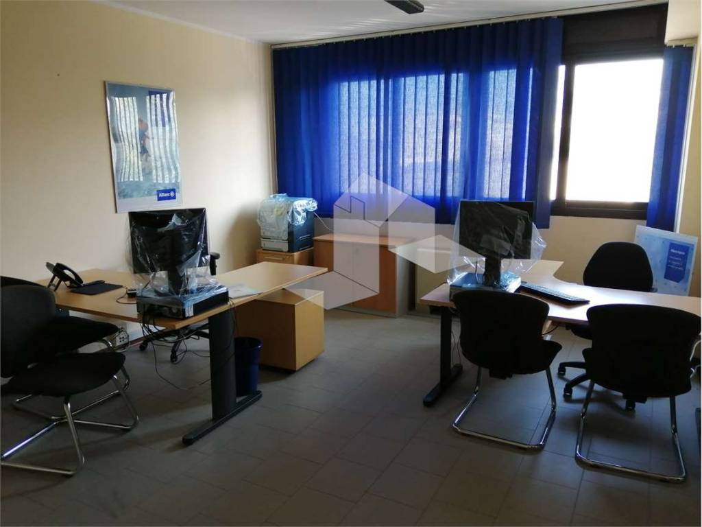 ufficio in vendita a Reggio nell'Emilia in zona Regina Pacis