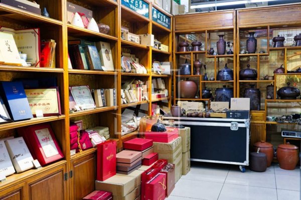 negozio in vendita a Reggio nell'Emilia in zona Pieve Modolena