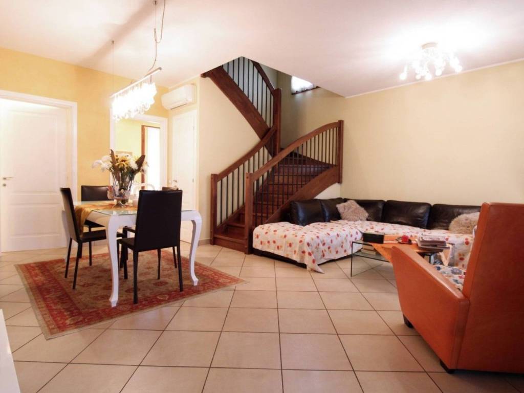 casa indipendente in vendita a Reggio nell'Emilia in zona Marmirolo