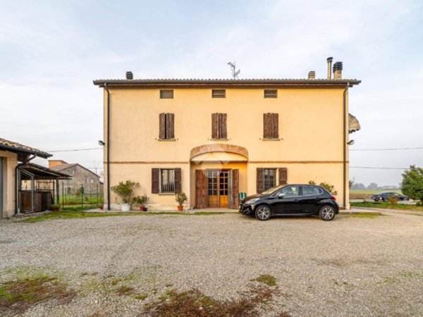 casa indipendente in vendita a Reggio nell'Emilia in zona Marmirolo