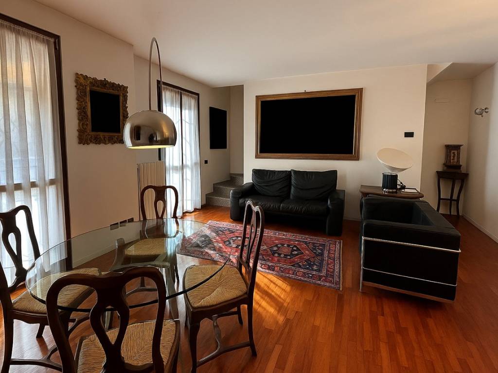 casa indipendente in vendita a Reggio nell'Emilia