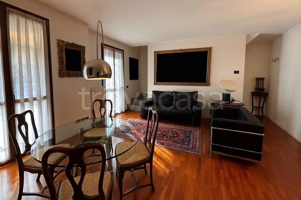 casa indipendente in vendita a Reggio nell'Emilia in zona Buco del Signore