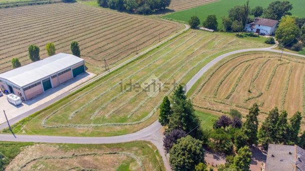 terreno edificabile in vendita a Reggio nell'Emilia in zona Pieve Modolena