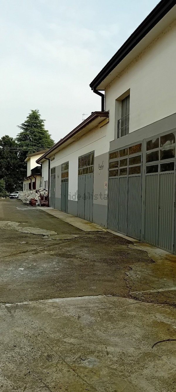 capannone in vendita a Reggio nell'Emilia in zona Codemondo