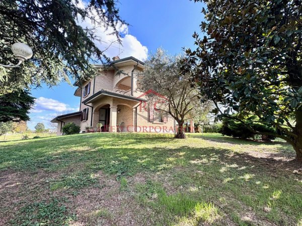 casa indipendente in vendita a Reggio nell'Emilia in zona Mancasale