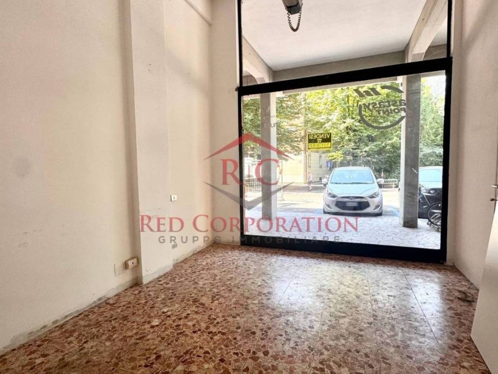 negozio in vendita a Reggio nell'Emilia