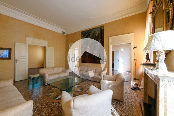 appartamento in vendita a Reggio nell'Emilia in zona Città Storica