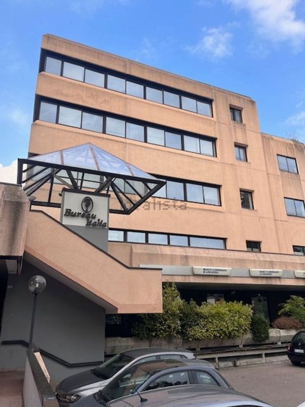 ufficio in vendita a Reggio nell'Emilia in zona Città Storica