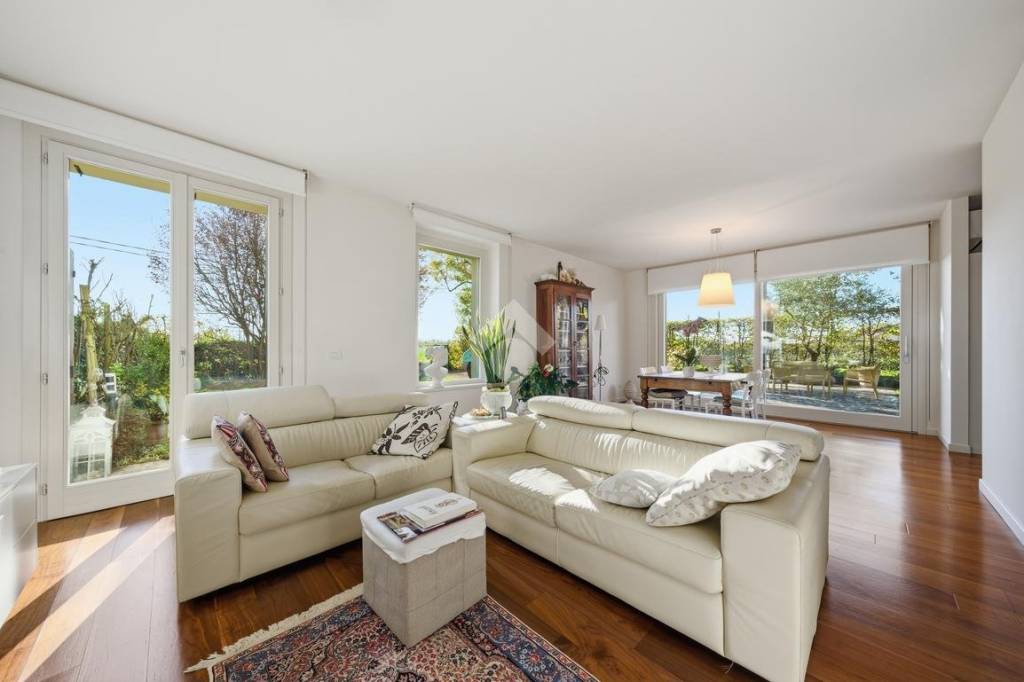 casa indipendente in vendita a Reggio nell'Emilia in zona Coviolo