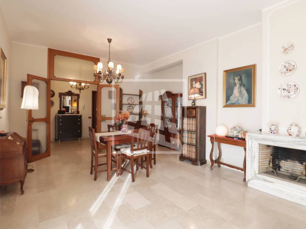 appartamento in vendita a Reggio nell'Emilia in zona Città Storica