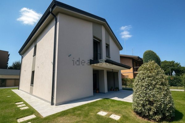 casa indipendente in vendita a Reggio nell'Emilia in zona Belvedere