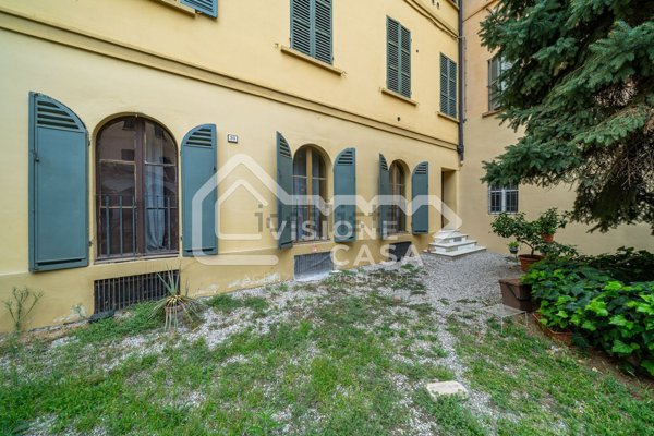 appartamento in vendita a Reggio nell'Emilia in zona Città Storica