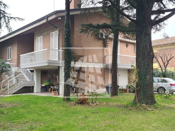 casa indipendente in vendita a Reggio nell'Emilia in zona Pieve Modolena